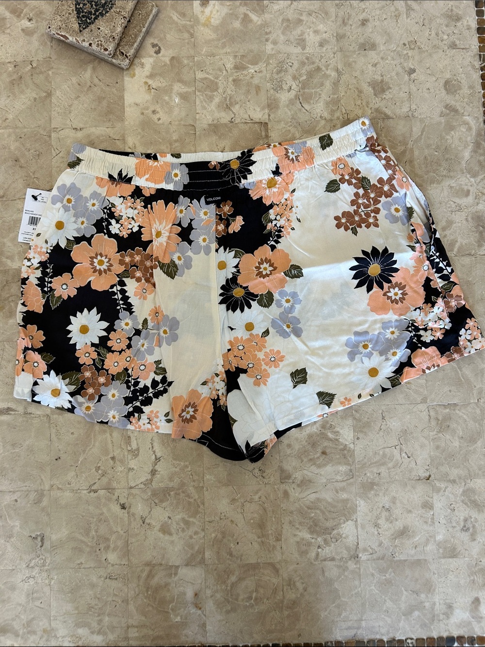 NWT Volcom Beach Bandit Shorts Floral Print Women’s Size XL - Picture 2 of 9